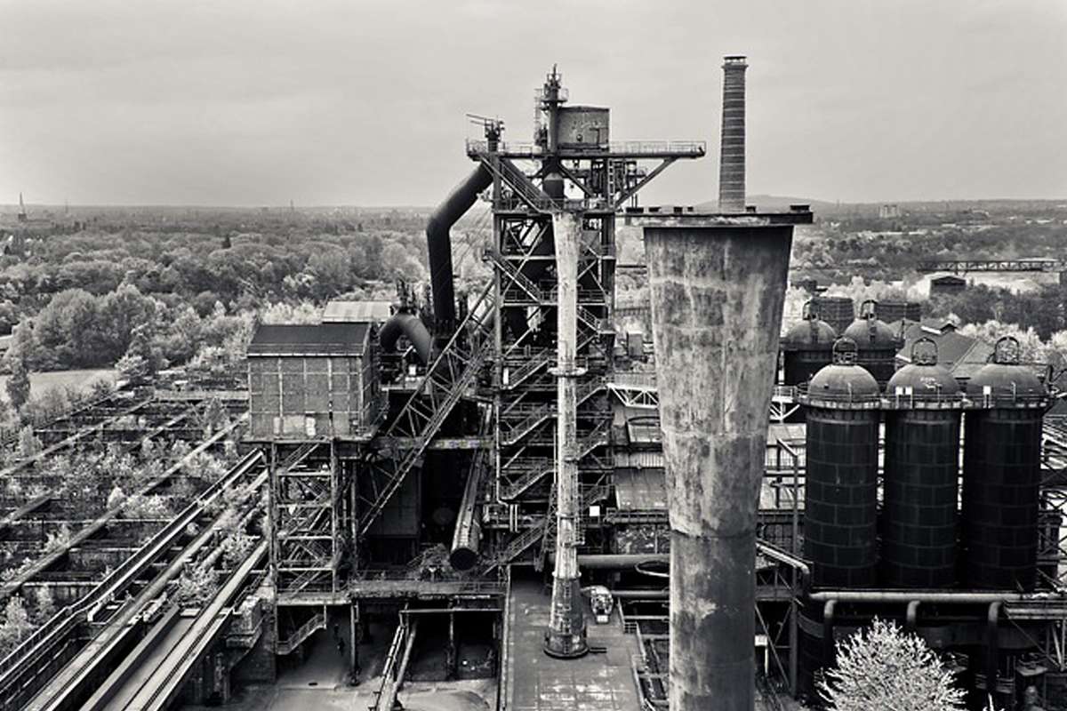 FROM STEEL TO PLASTICS - LAUNCHING A NEW ERA IN MANUFACTURING