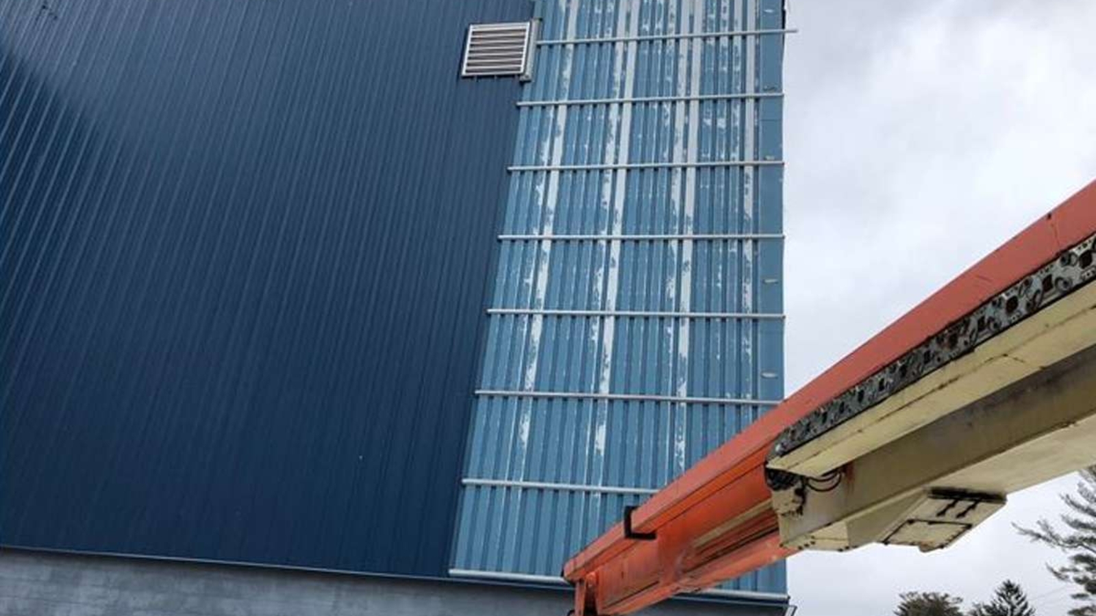 A FRESH LOOK FOR METAL BUILDINGS – BREEZECLAMP PROJECT